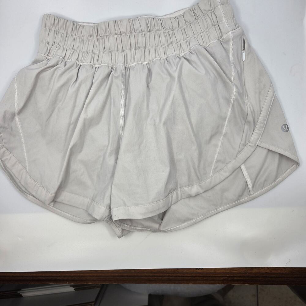 Lululemon Speed Up Shorts Size 6 Light Gray Greige Lined Zip Pocket 2.5" Run
